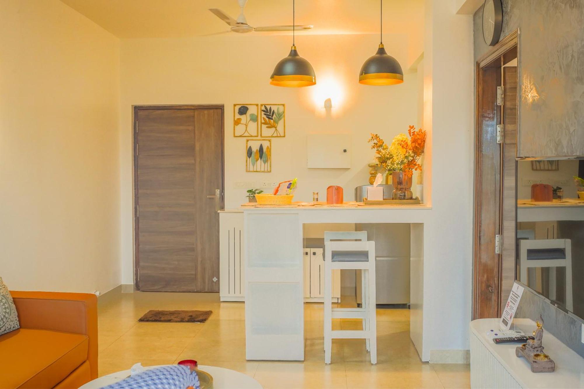Alaya Stays 1 Bhk With Balcony & Pool - Veera Marina Candolim Kültér fotó
